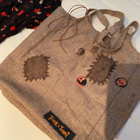 Cropped Crop Top Trick ‘r Treat Halloween XL + Tote Bag - Picture 8 of 9